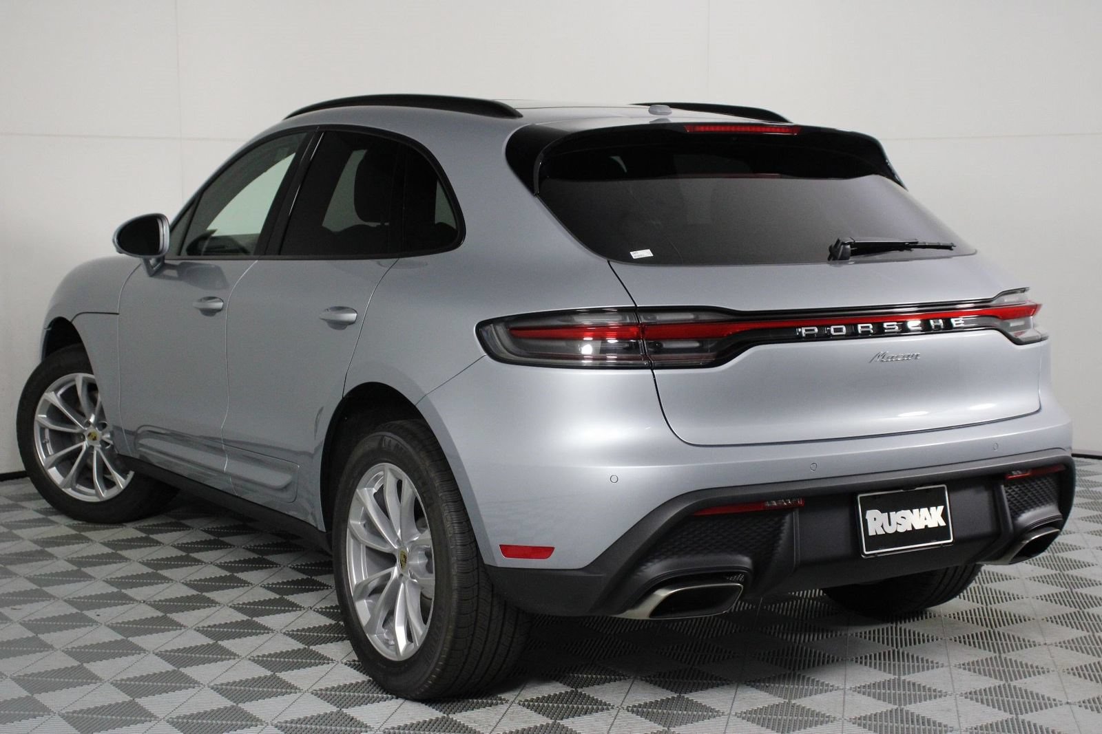 New 2026 Porsche Macan AWD/4WD image 3