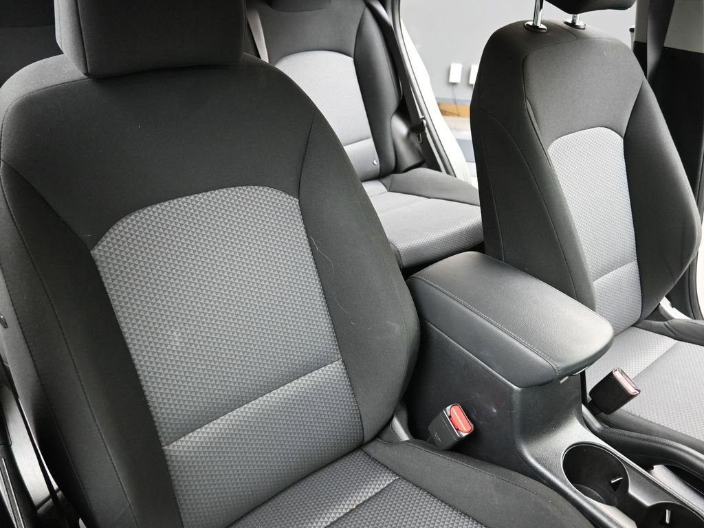 Used 2025 Kia Soul LX w/ LX Technology Package FWD image 14