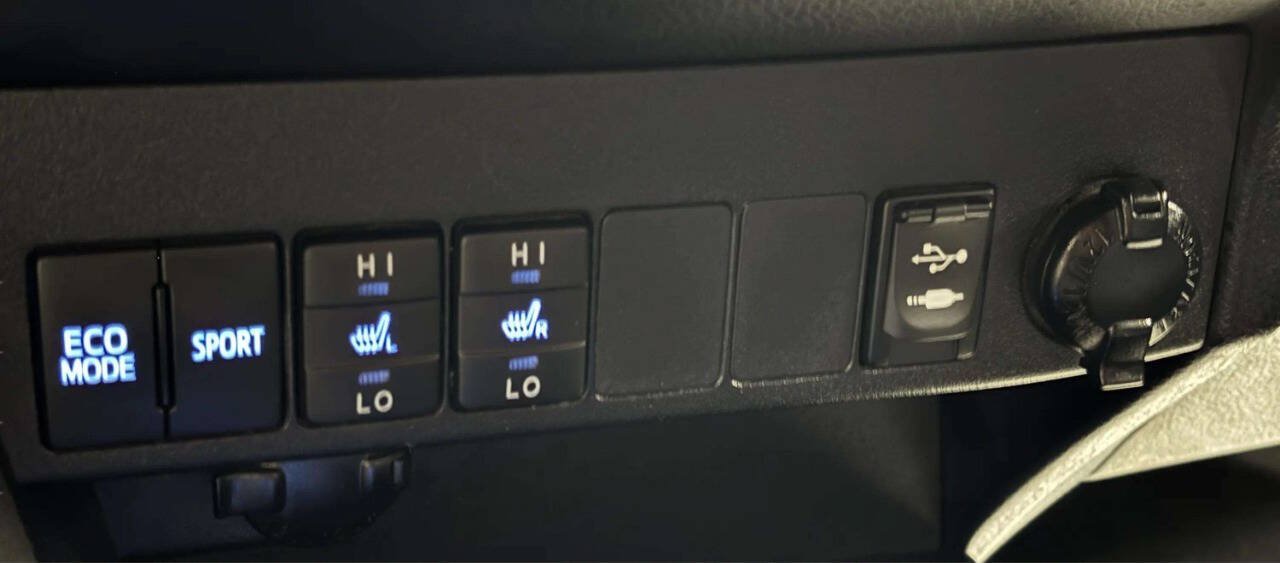 Used 2015 Toyota RAV4 Limited AWD/4WD image 33
