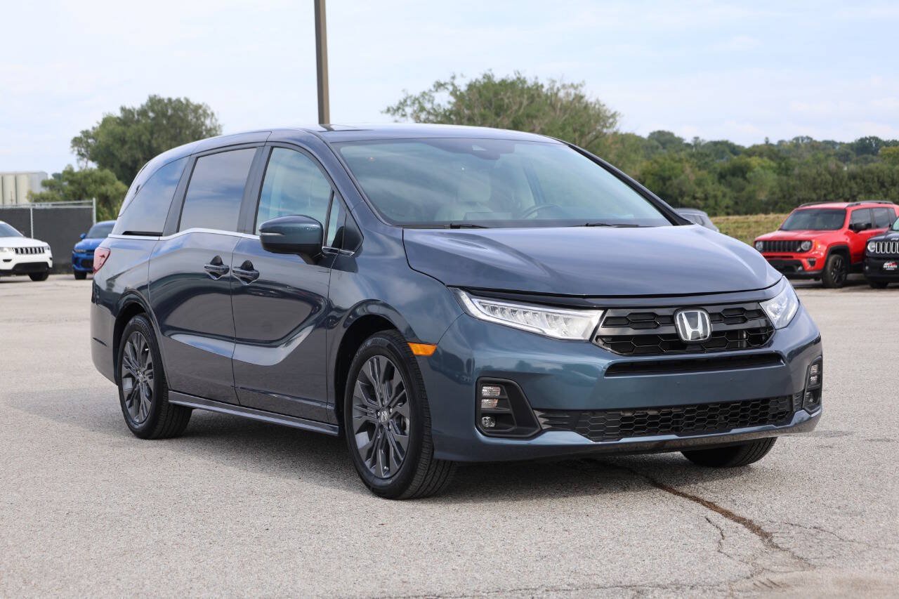 Used 2025 Honda Odyssey Touring image 4