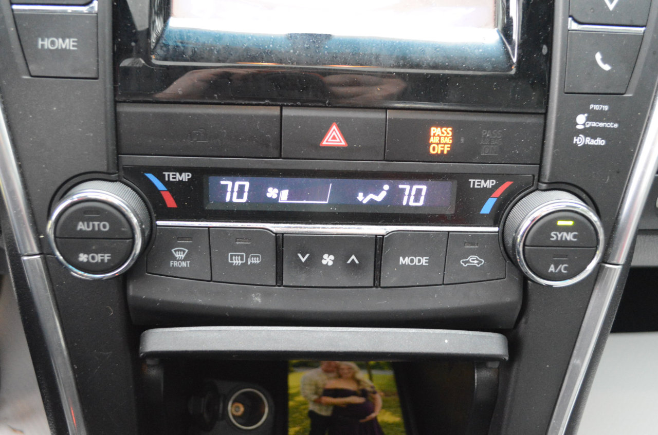 Used 2015 Toyota Camry XSE image 26