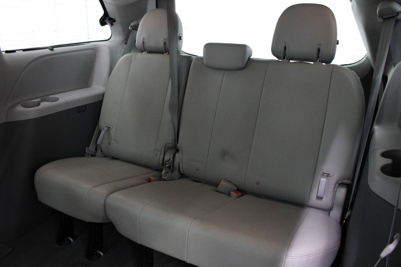 Used 2020 Toyota Sienna XLE Premium FWD image 33
