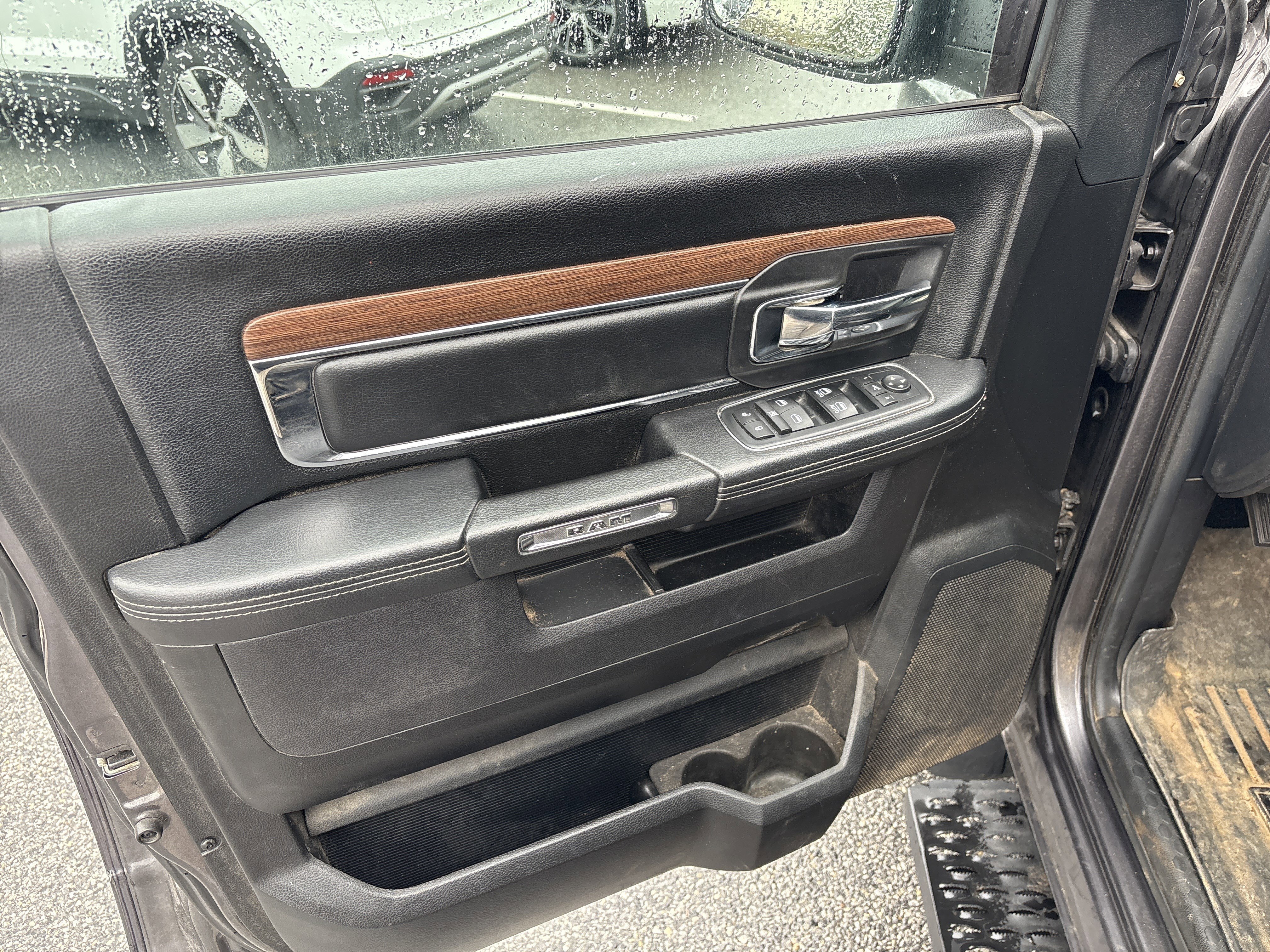 Used 2017 RAM 1500 Laramie w/ Convenience Group image 8