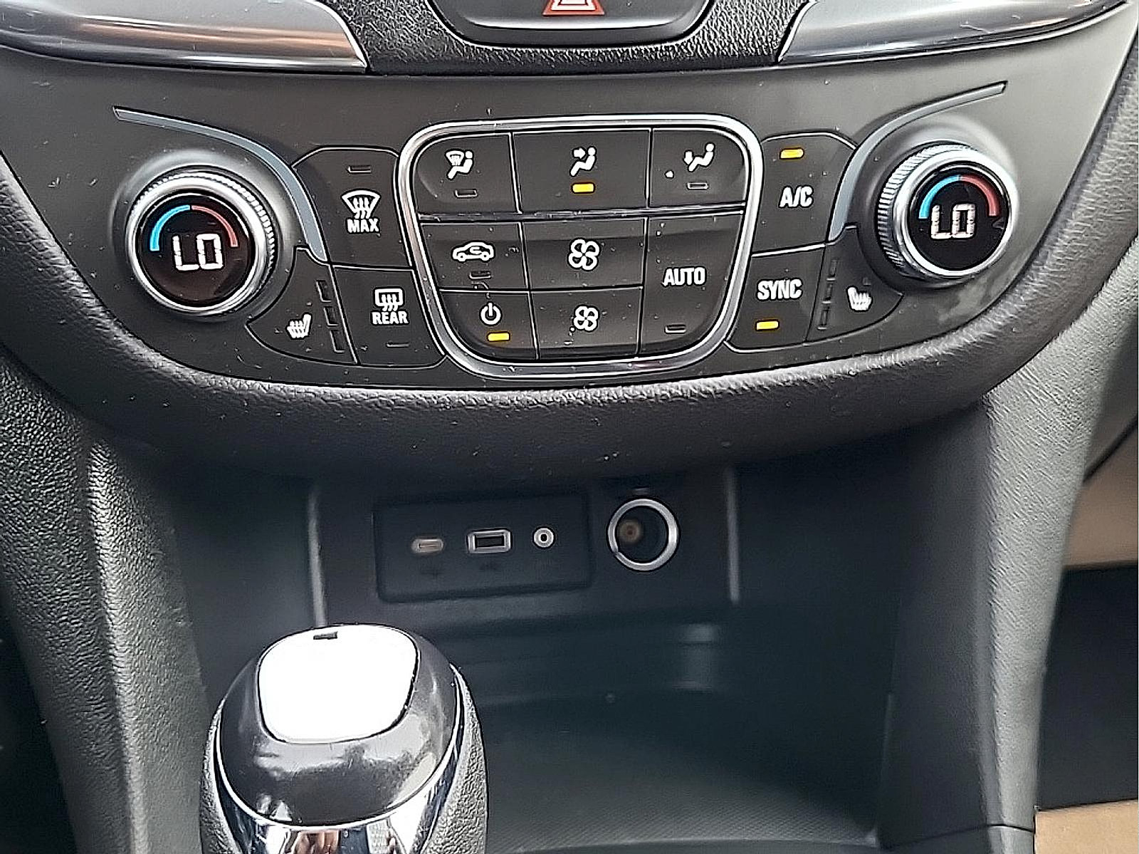 Used 2021 Chevrolet Equinox LT AWD/4WD image 23