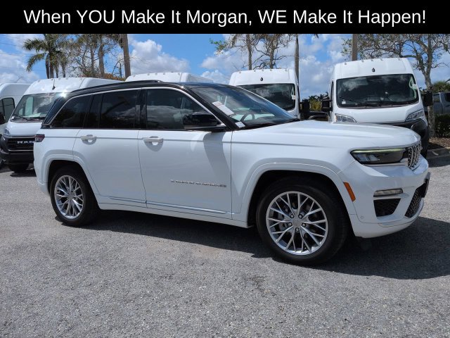 Used 2024 Jeep Grand Cherokee Summit AWD/4WD image 3