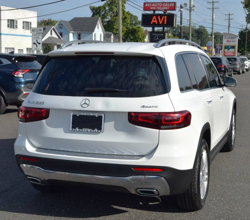 Used 2023 Mercedes-Benz GLB 250 4MATIC w/ Premium Package image 10