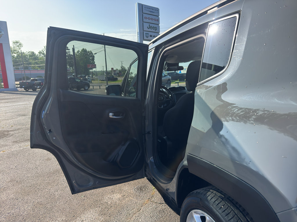 Used 2020 Jeep Renegade Latitude FWD image 20