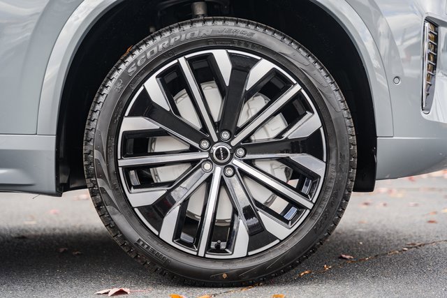 New 2026 Volvo XC90 B6 Plus w/ Protection Package Premier image 16