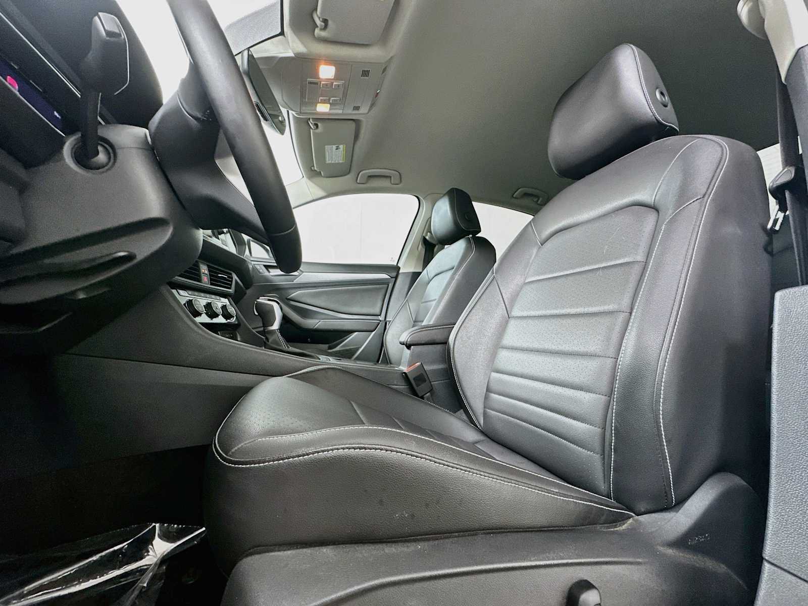 Used 2023 Volkswagen Jetta SE FWD image 18