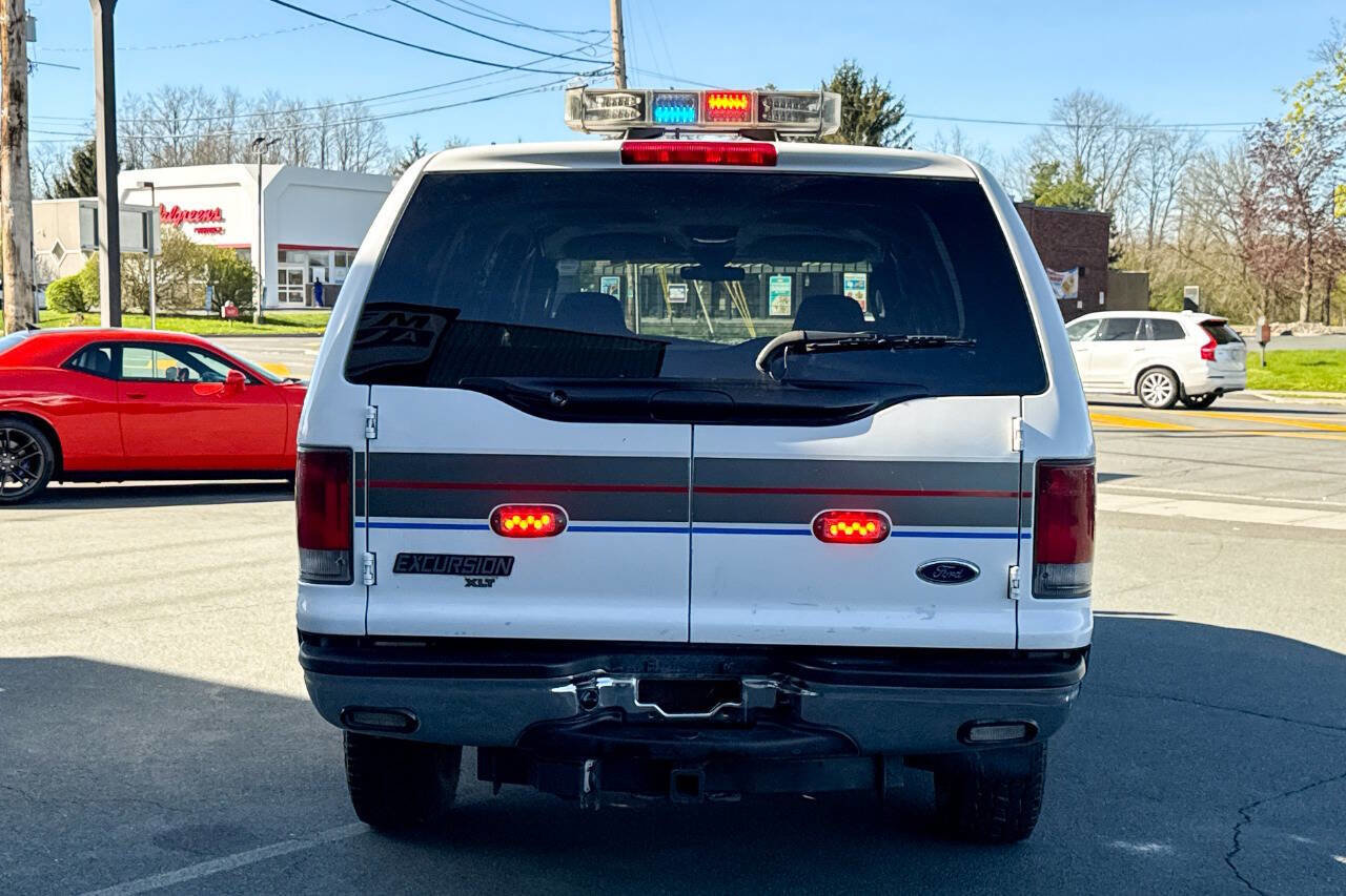 Used 2005 Ford Excursion XLT AWD/4WD image 5