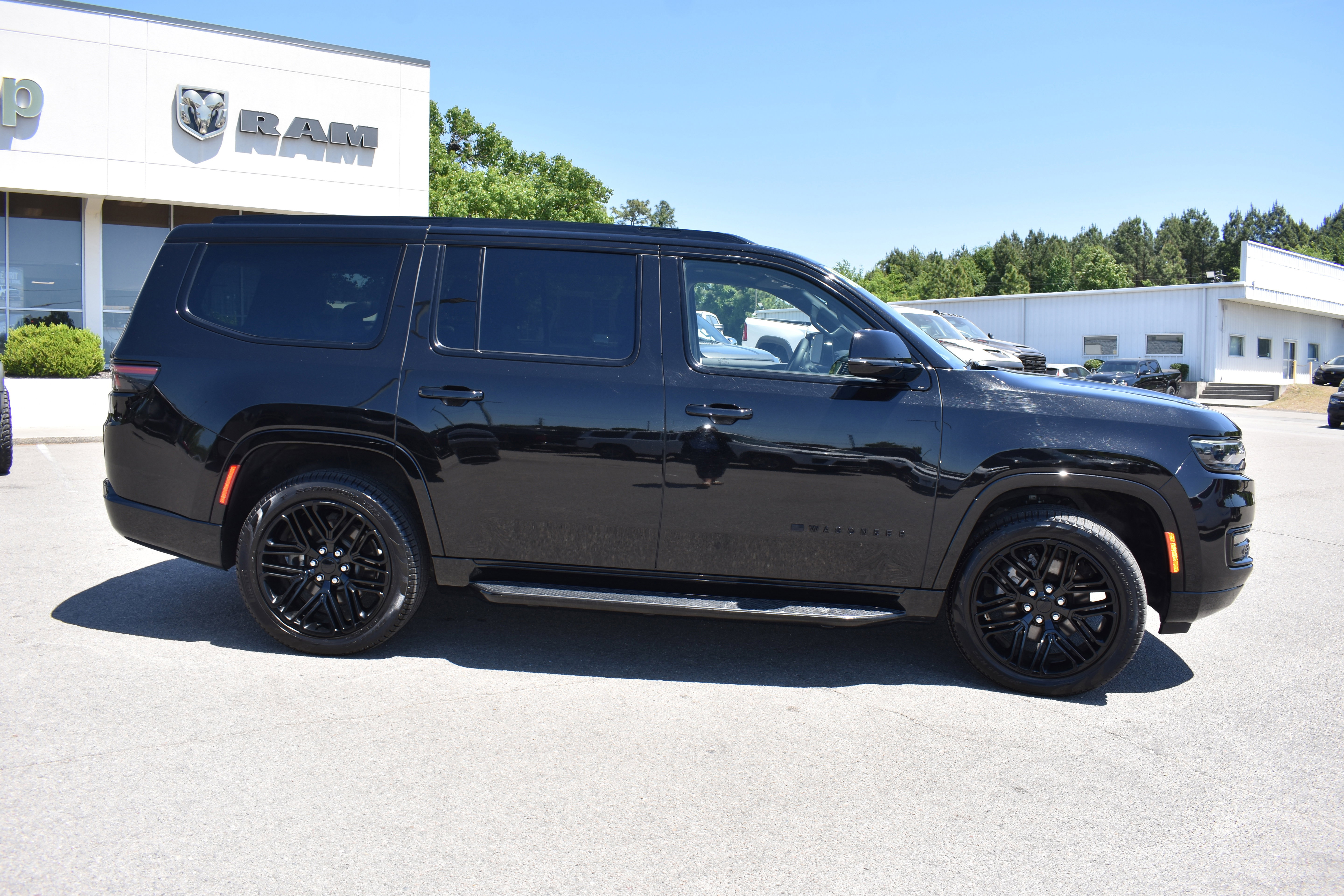 Used 2024 Jeep Wagoneer Series II AWD/4WD image 10