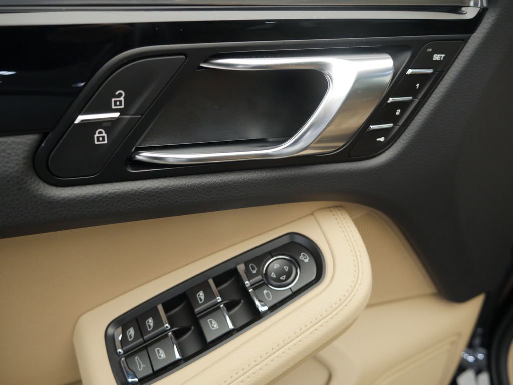 New 2026 Porsche Macan AWD/4WD image 18