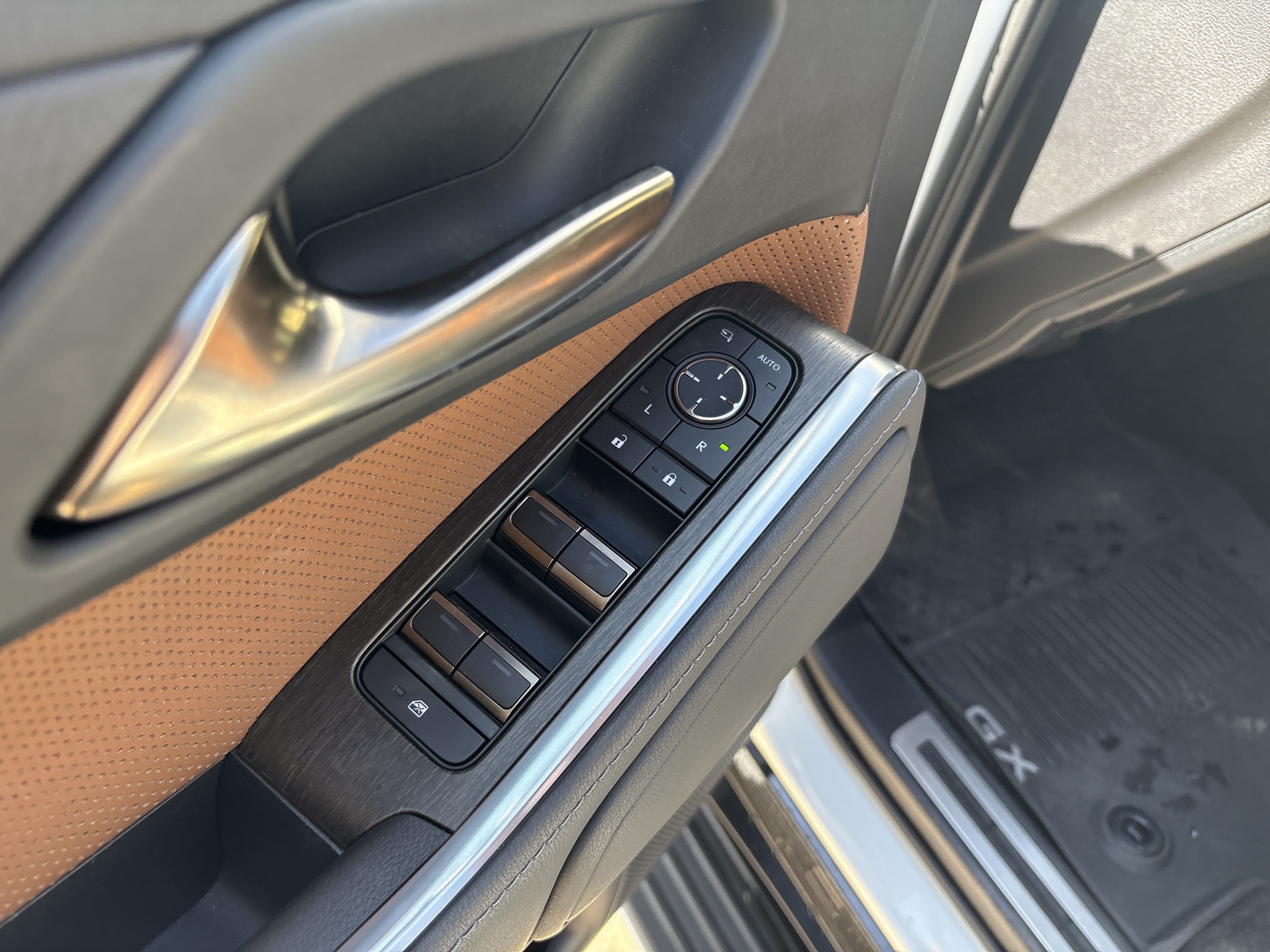 Used 2025 Lexus GX 550 w/ Cold Area Package AWD/4WD image 15