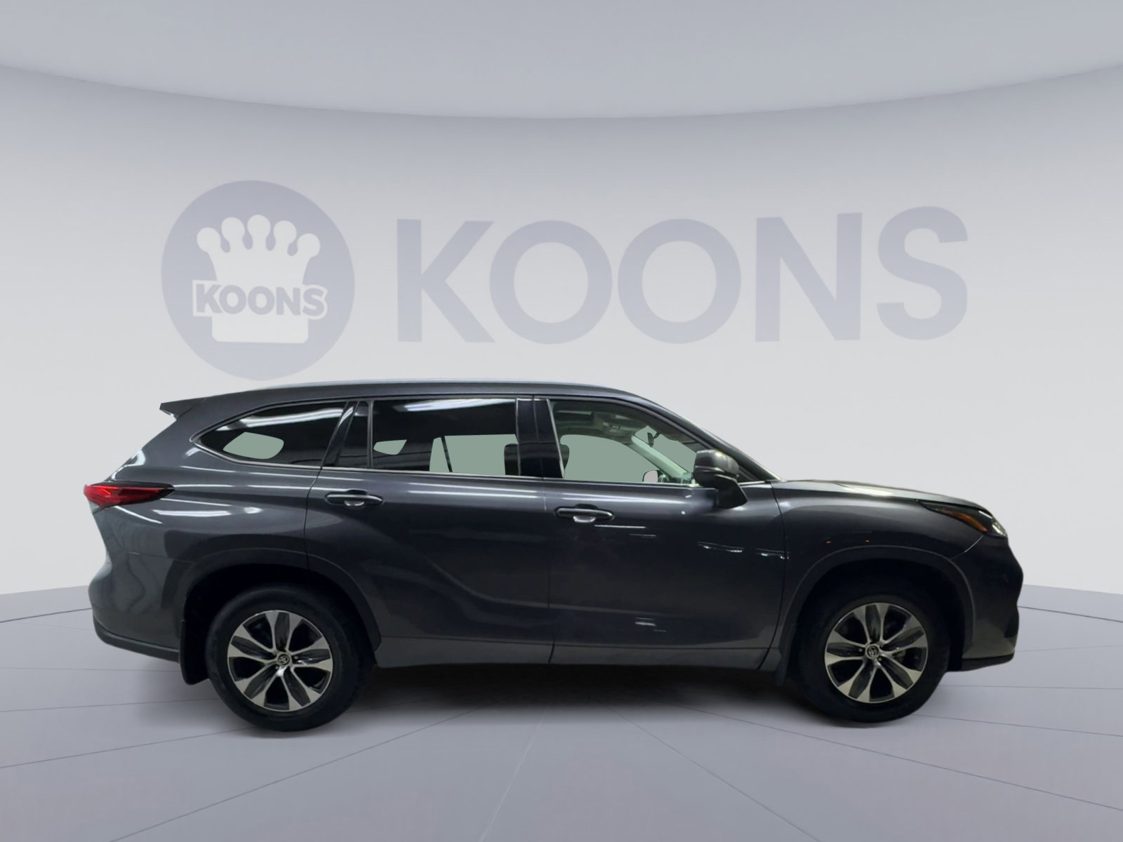 Used 2022 Toyota Highlander XLE FWD image 12