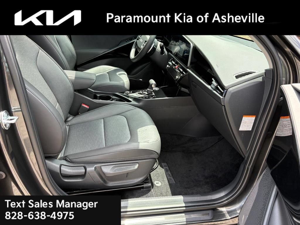 Certified 2025 Kia Niro FWD image 20