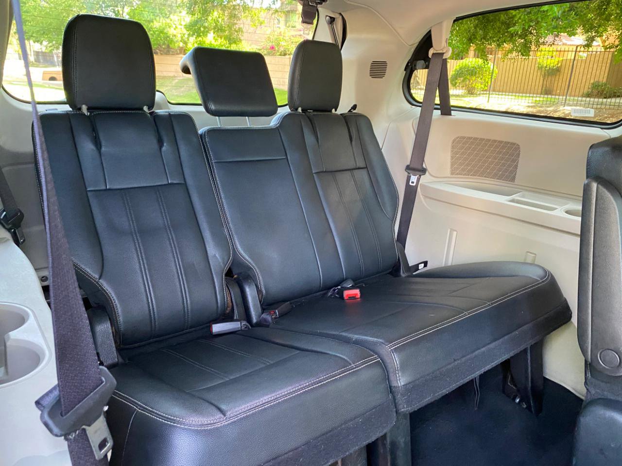 Used 2016 Chrysler Town & Country Touring FWD image 49