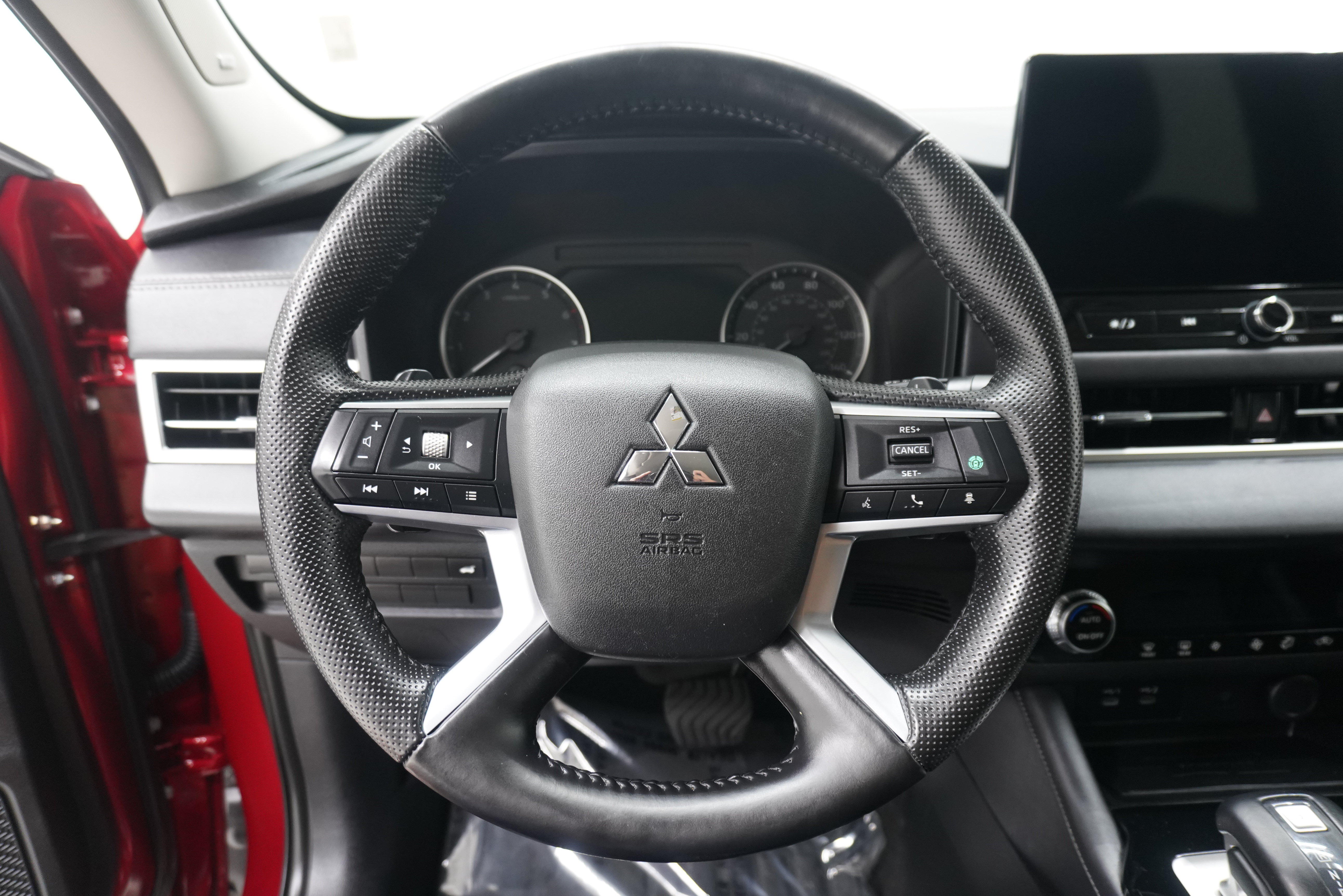 Used 2025 Mitsubishi Outlander SE FWD image 18