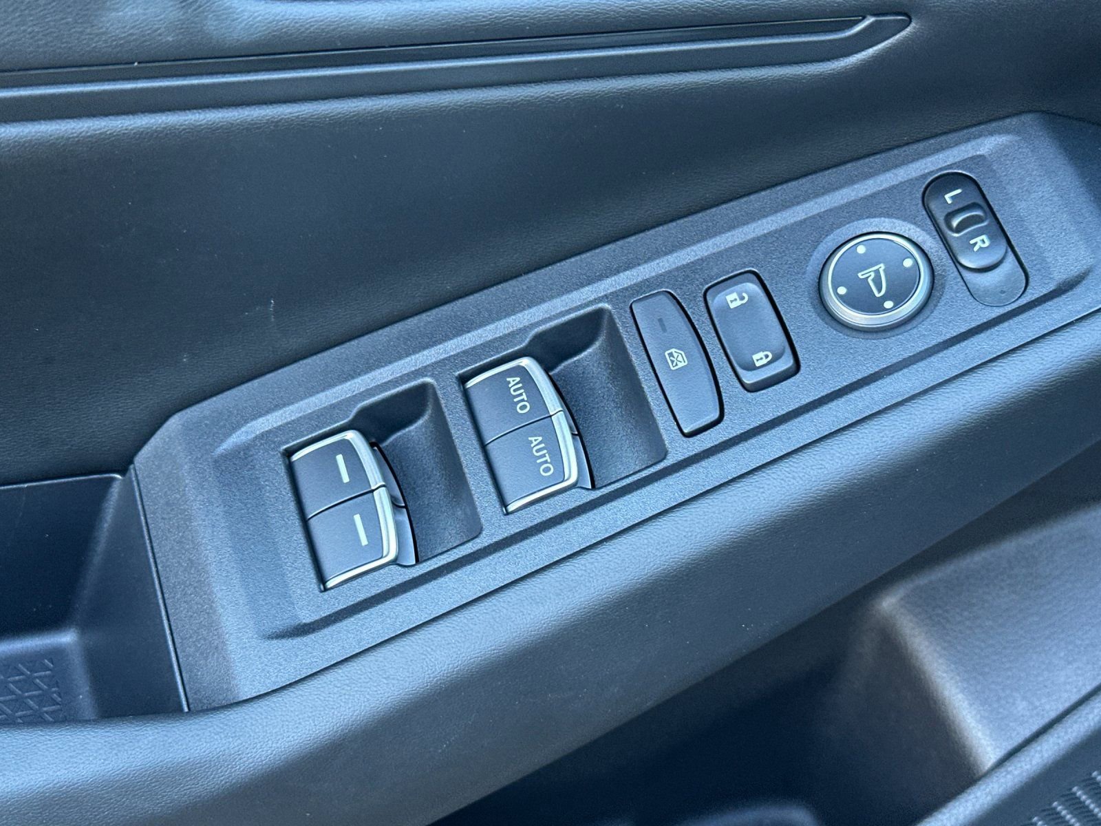 Used 2025 Honda Accord EX-L image 12