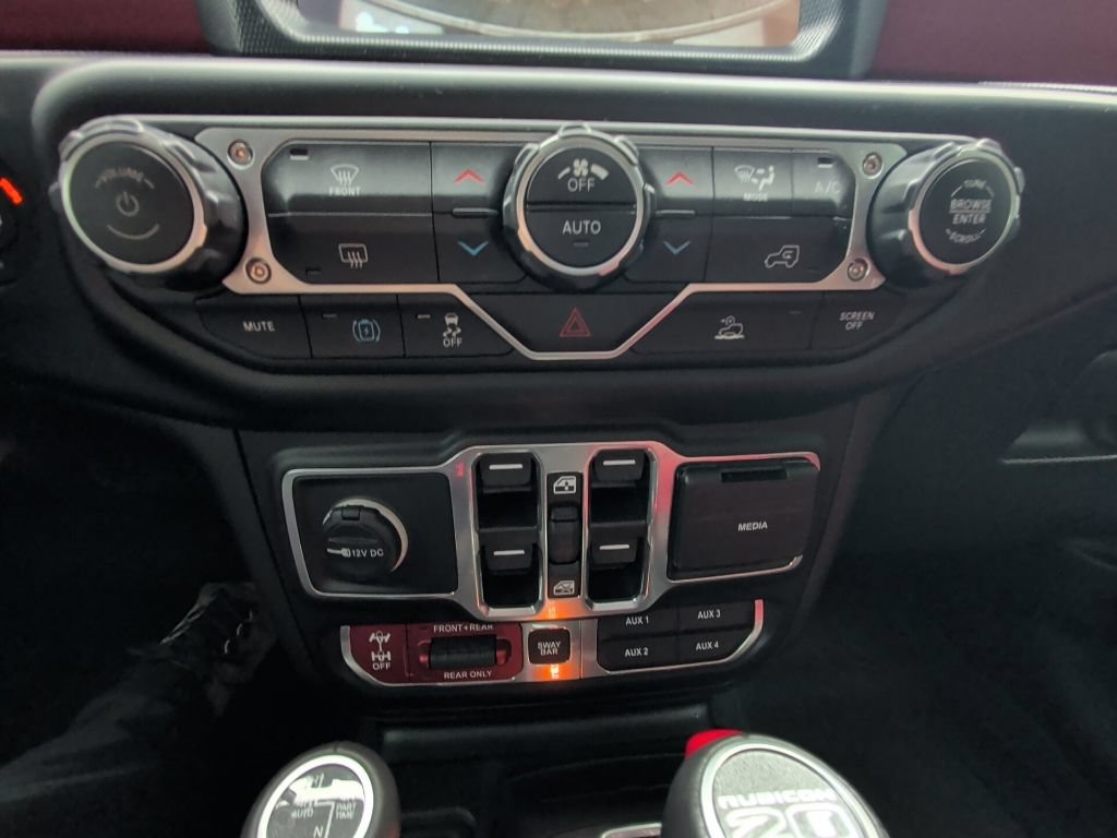 Used 2023 Jeep Wrangler Unlimited Rubicon 4xe AWD/4WD image 23