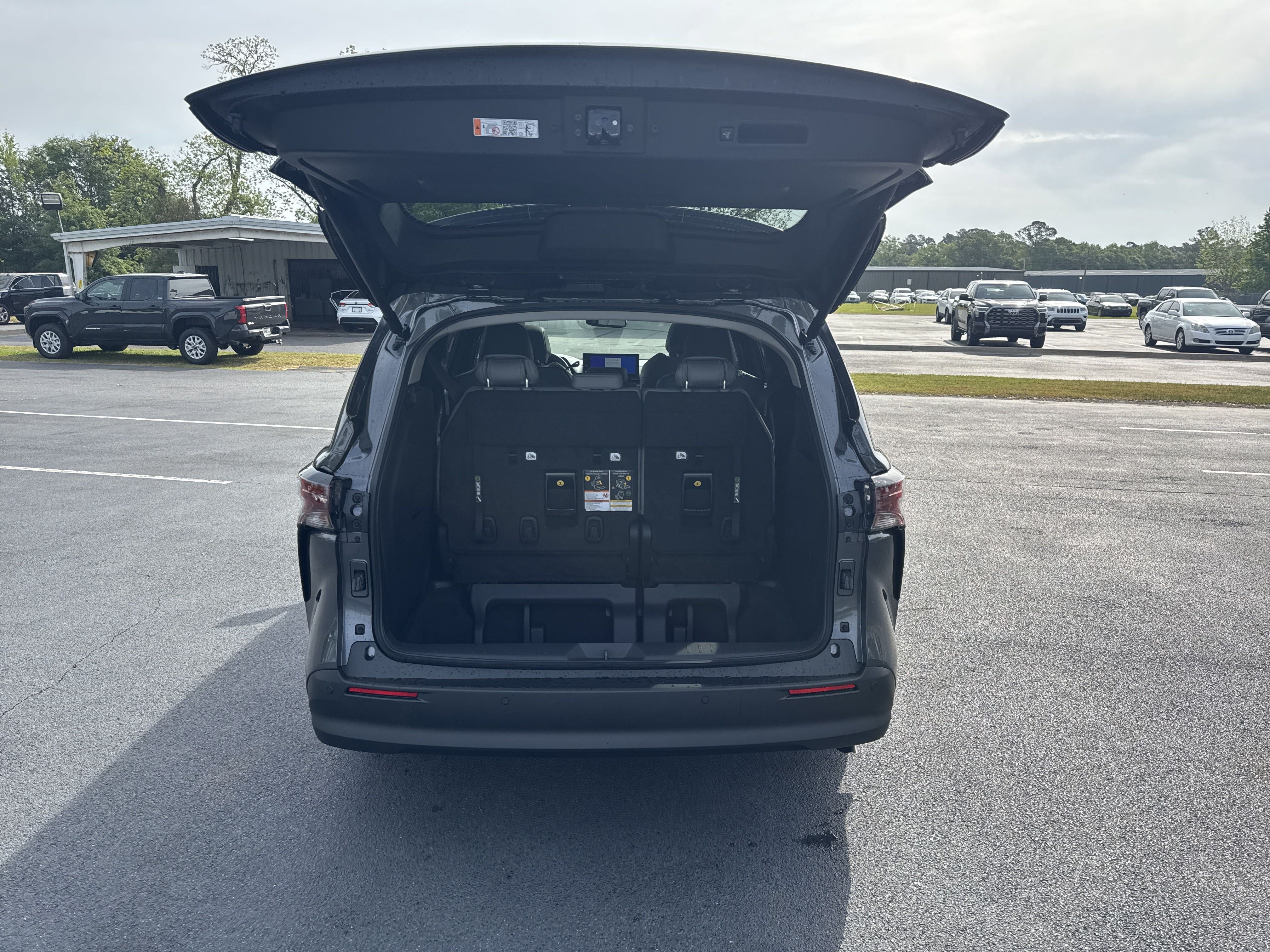 New 2025 Toyota Sienna XLE FWD image 41