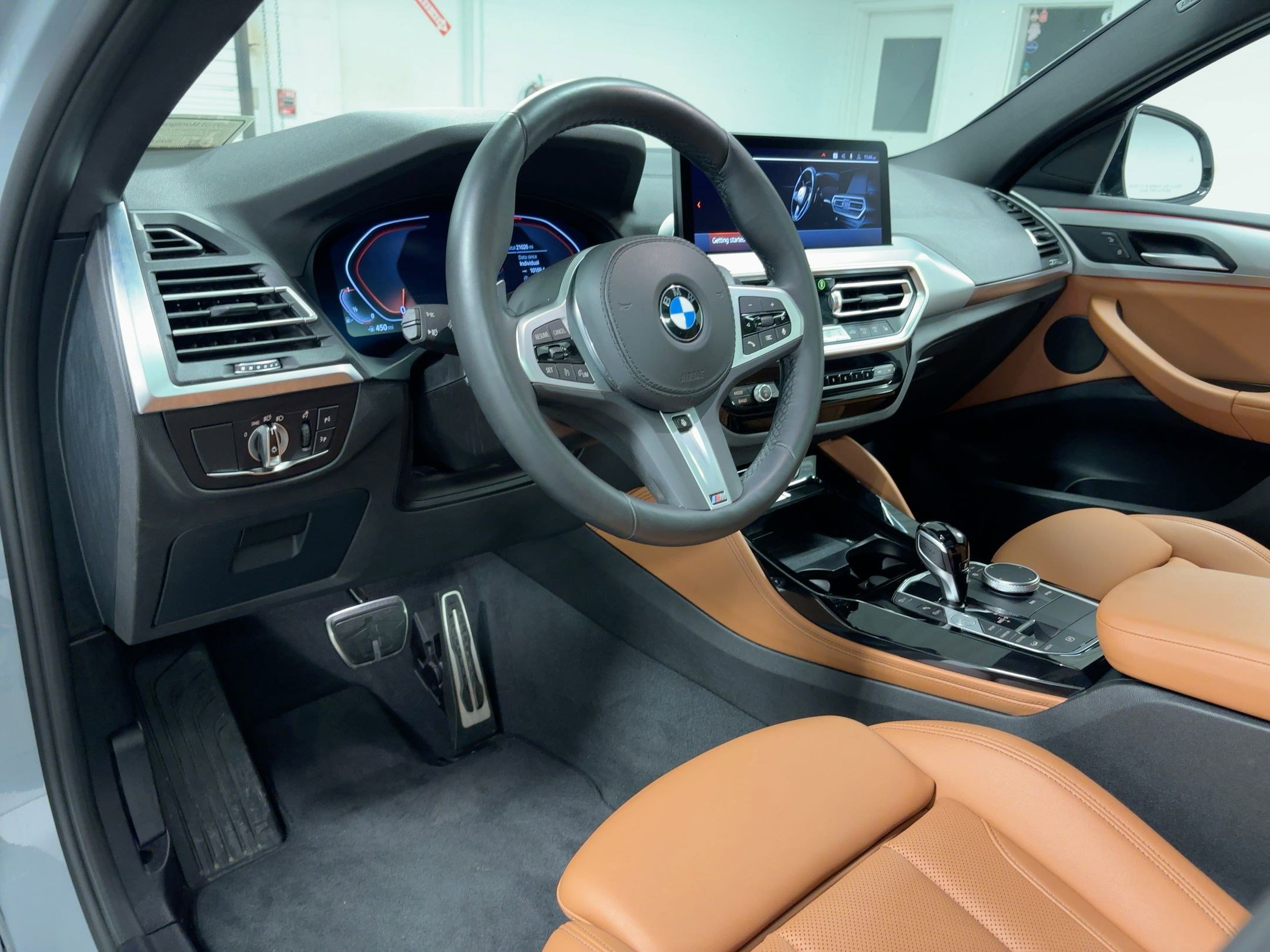 Certified 2025 BMW X4 xDrive30i image 4