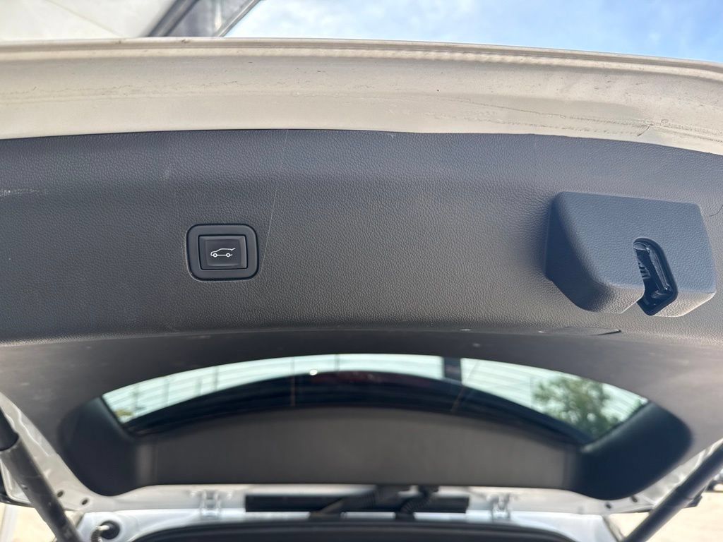 Used 2023 Buick Enclave Essence w/ Experience Buick Package FWD image 12