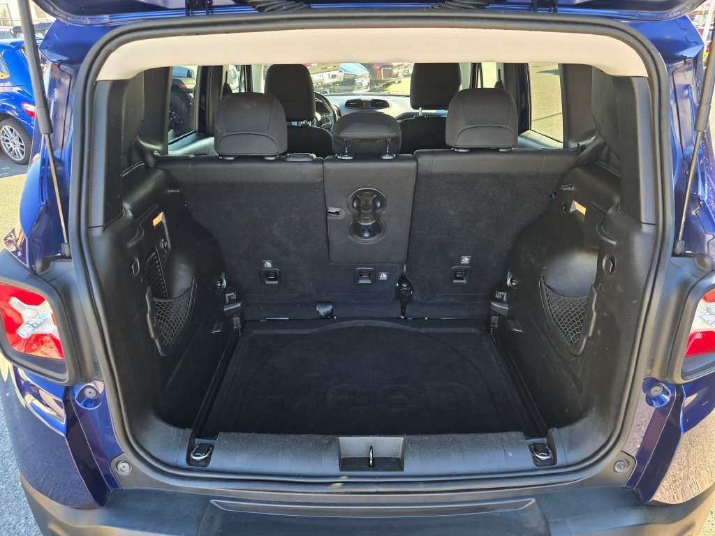 Used 2017 Jeep Renegade Latitude w/ Safety & Security Group AWD/4WD image 14