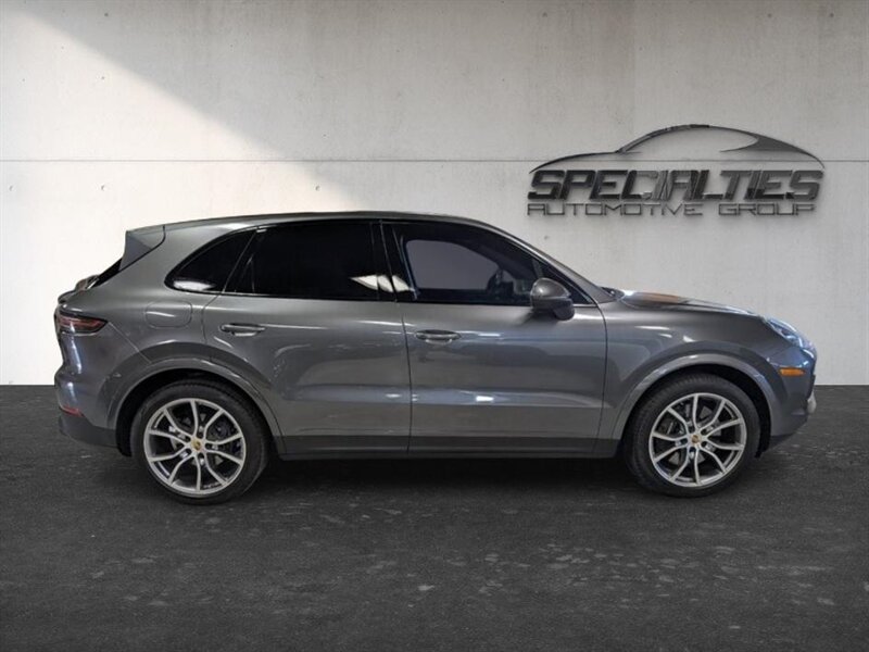 Used 2023 Porsche Cayenne w/ Premium Package AWD/4WD image 11