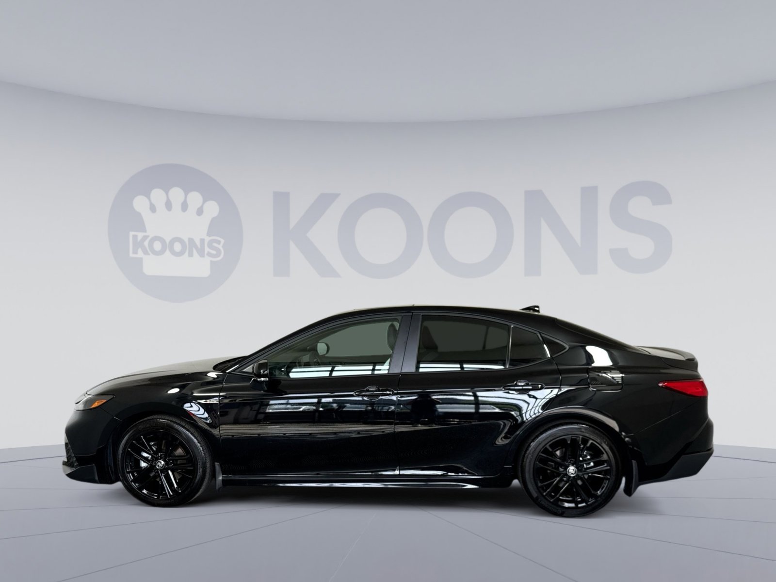 Used 2026 Toyota Camry SE w/ Convenience Package FWD image 2