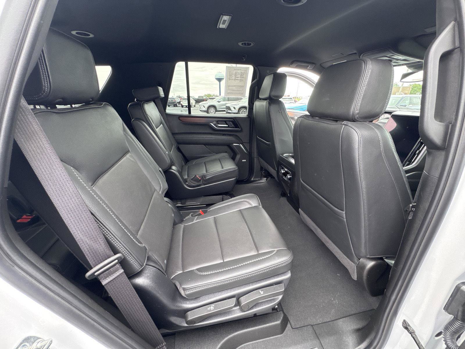 Used 2025 GMC Yukon Denali AWD/4WD image 16