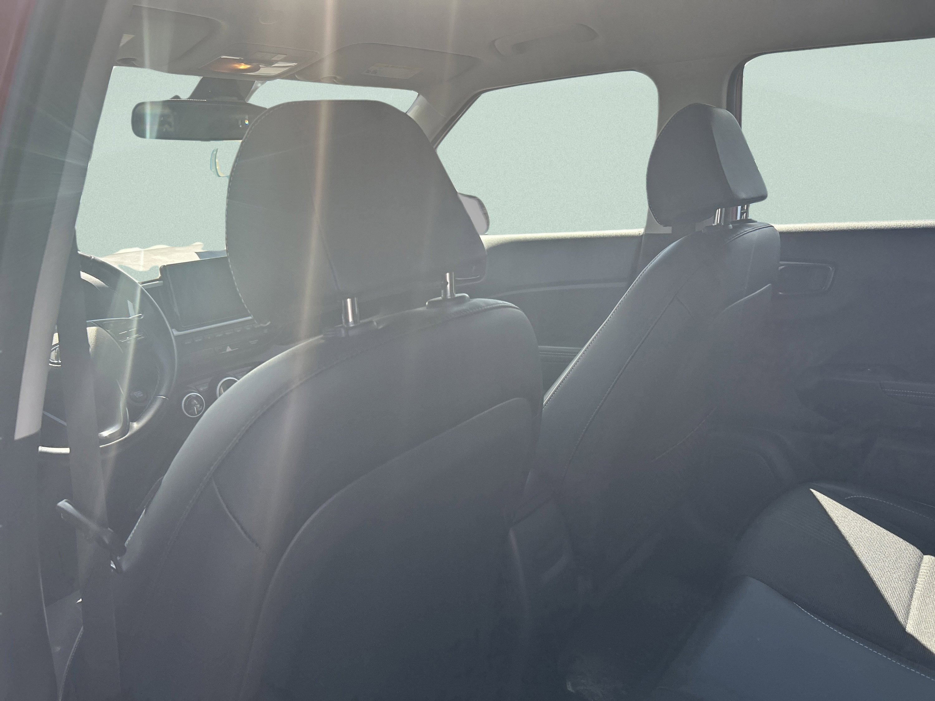 Used 2022 Hyundai Venue Limited FWD image 16