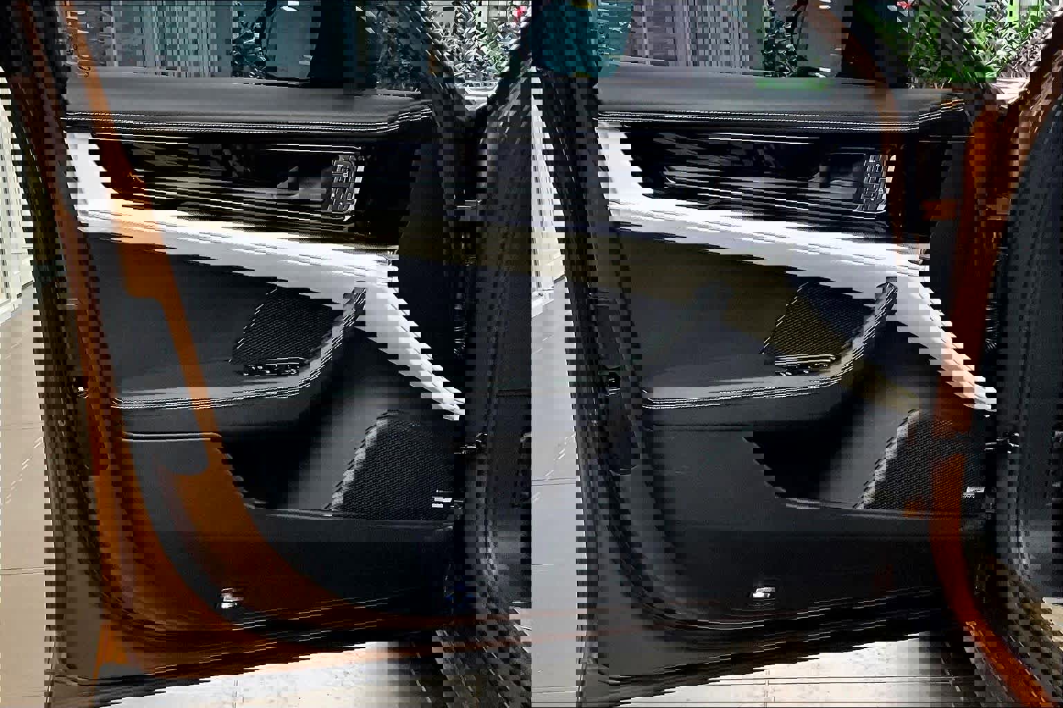 Used 2025 Porsche Panamera 4 image 21