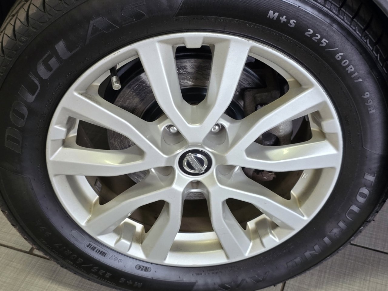 Used 2020 Nissan Rogue SV image 9