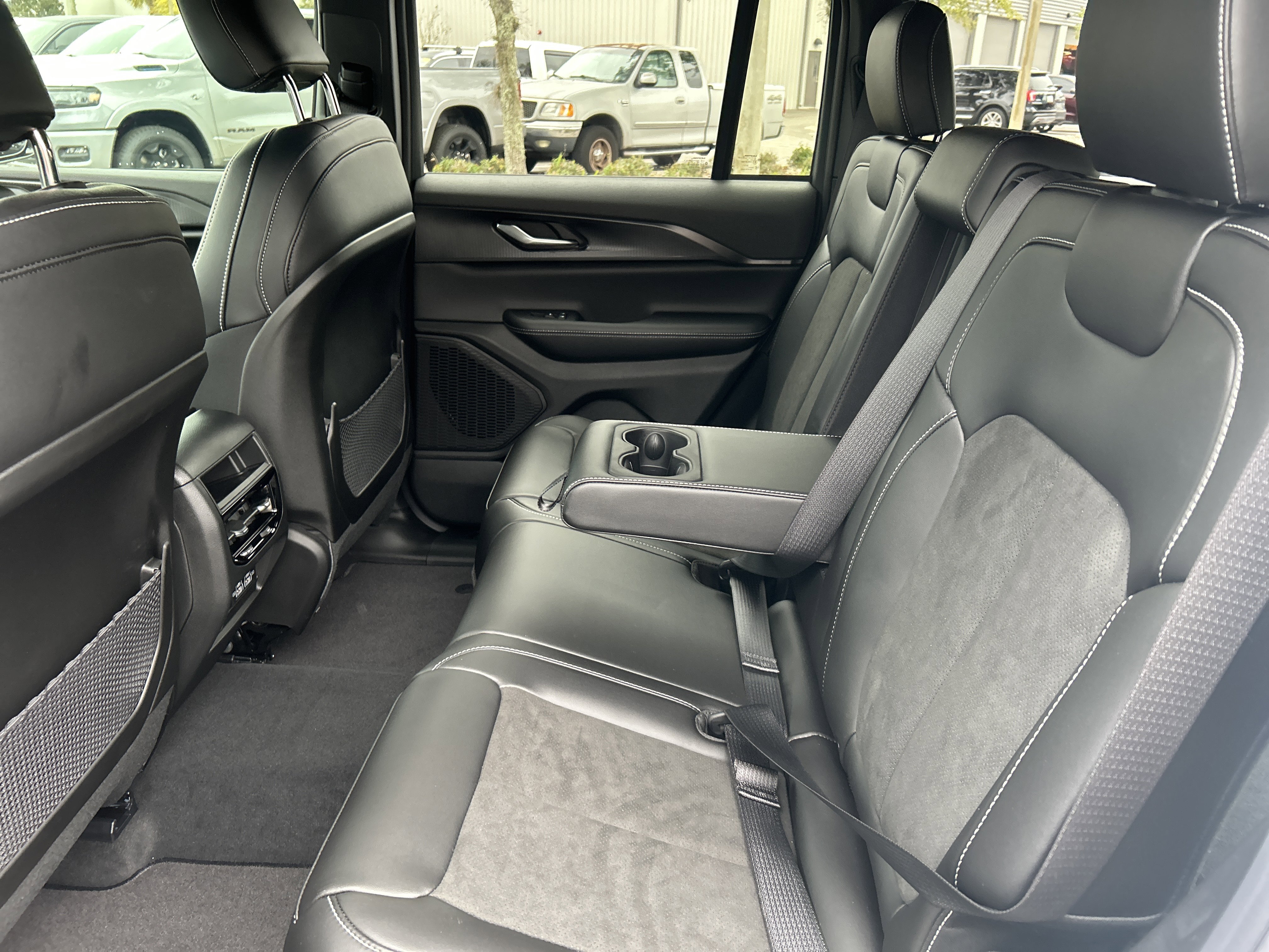 New 2025 Jeep Grand Cherokee Altitude image 35