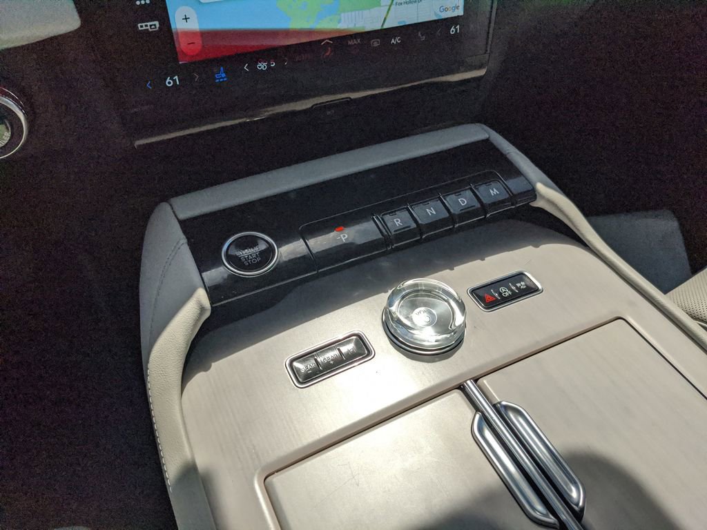 Used 2025 Lincoln Navigator Reserve image 30