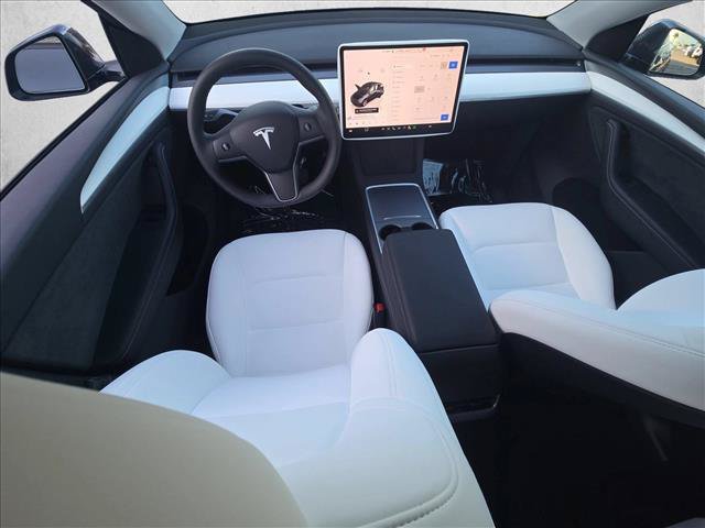 Used 2024 Tesla Model Y Long Range AWD/4WD image 18