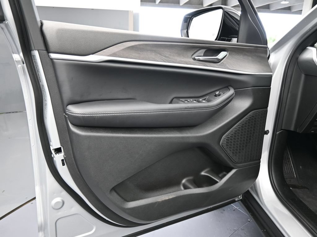 New 2026 Jeep Grand Cherokee Altitude RWD image 15