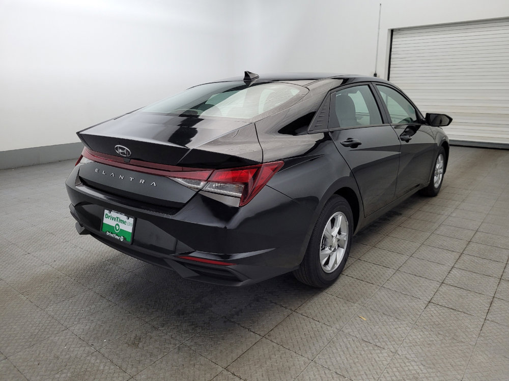 Used 2022 Hyundai Elantra SE w/ Preferred Accessory Package image 9