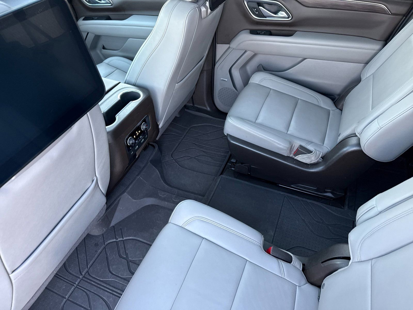 Used 2023 Chevrolet Suburban Z71 w/ Luxury Package image 12