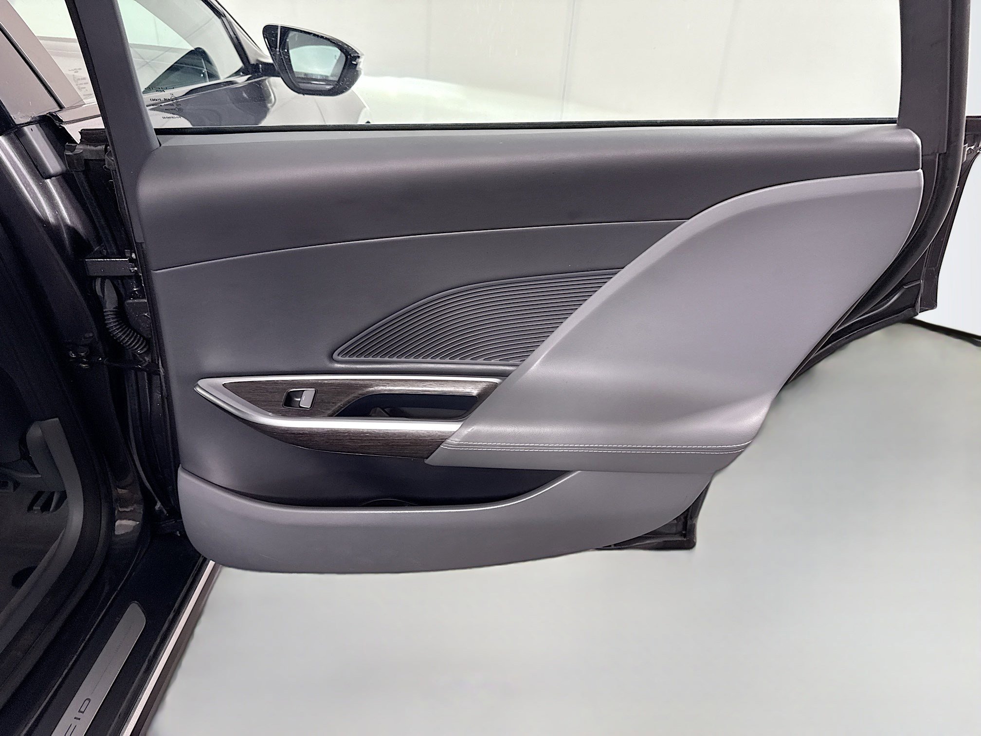 Used 2023 Lucid Air Pure image 27