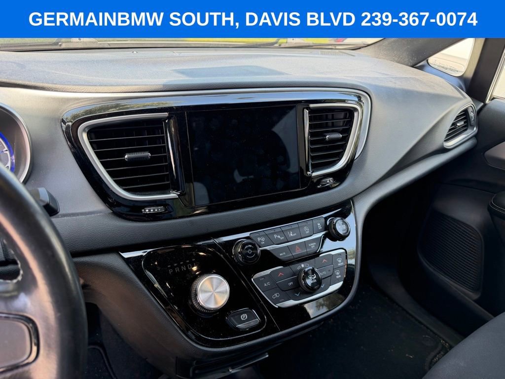Used 2019 Chrysler Pacifica Touring Plus w/ Advanced Safetytec Group FWD image 19