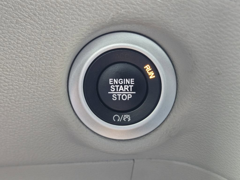 Used 2023 Chrysler Pacifica Touring-L FWD image 28