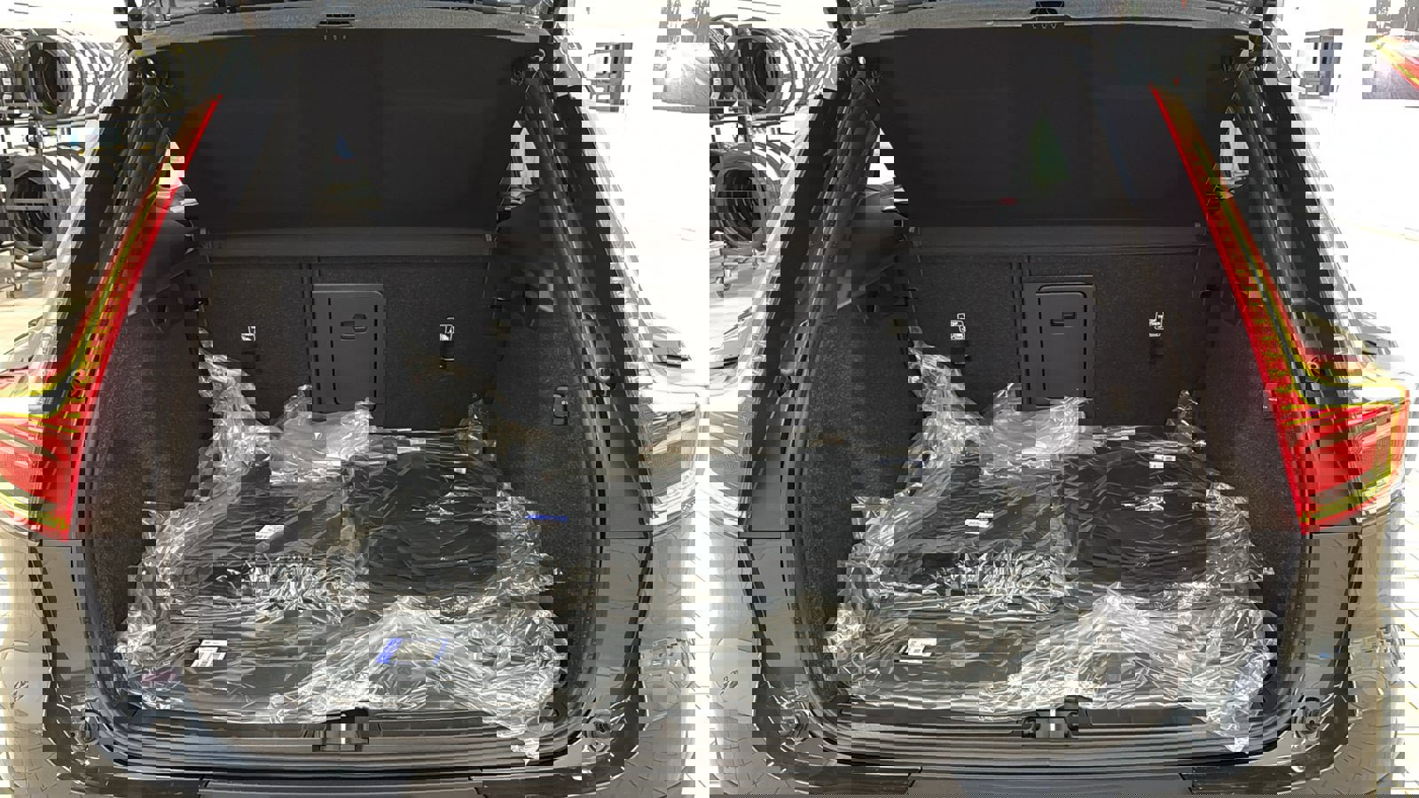 Used 2026 Volvo XC40 B4 Plus w/ Climate Package image 29