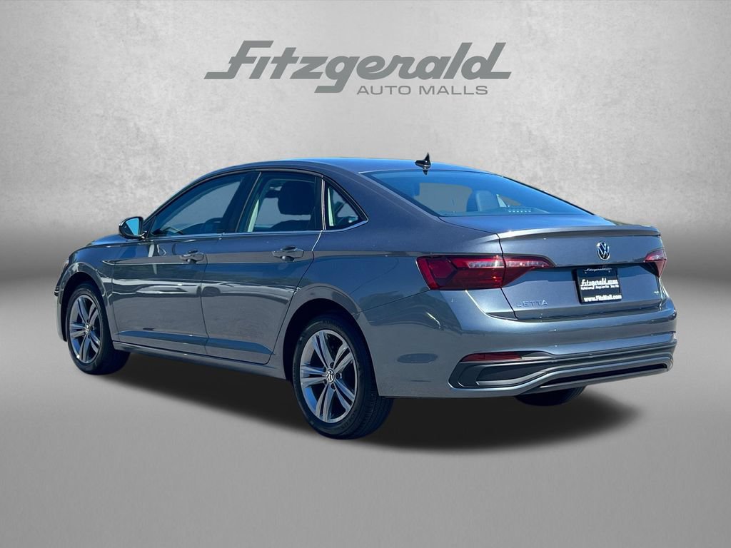 Used 2024 Volkswagen Jetta SE FWD image 9