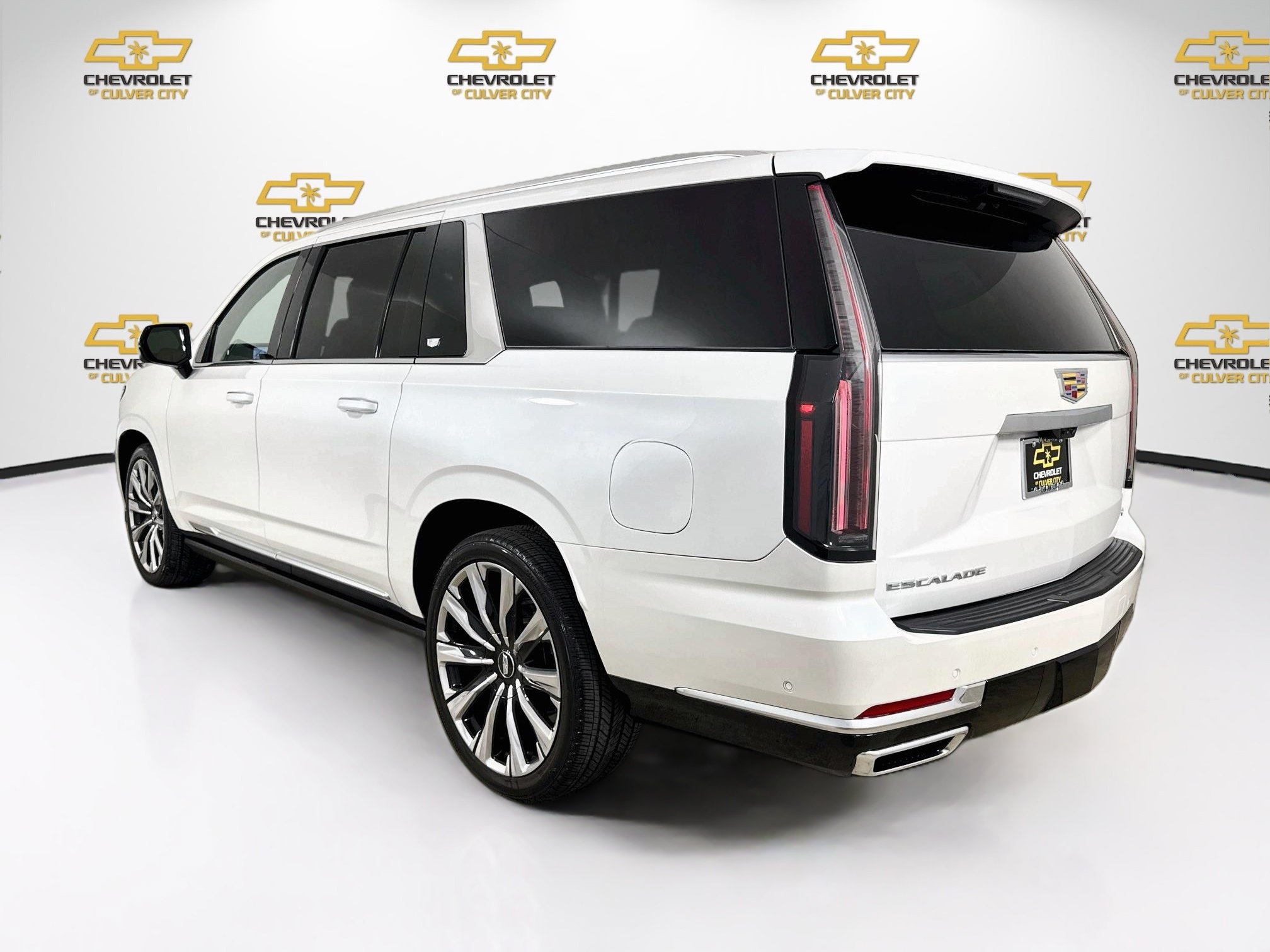 Used 2025 Cadillac Escalade ESV Premium Luxury w/ Touring Package AWD/4WD image 6