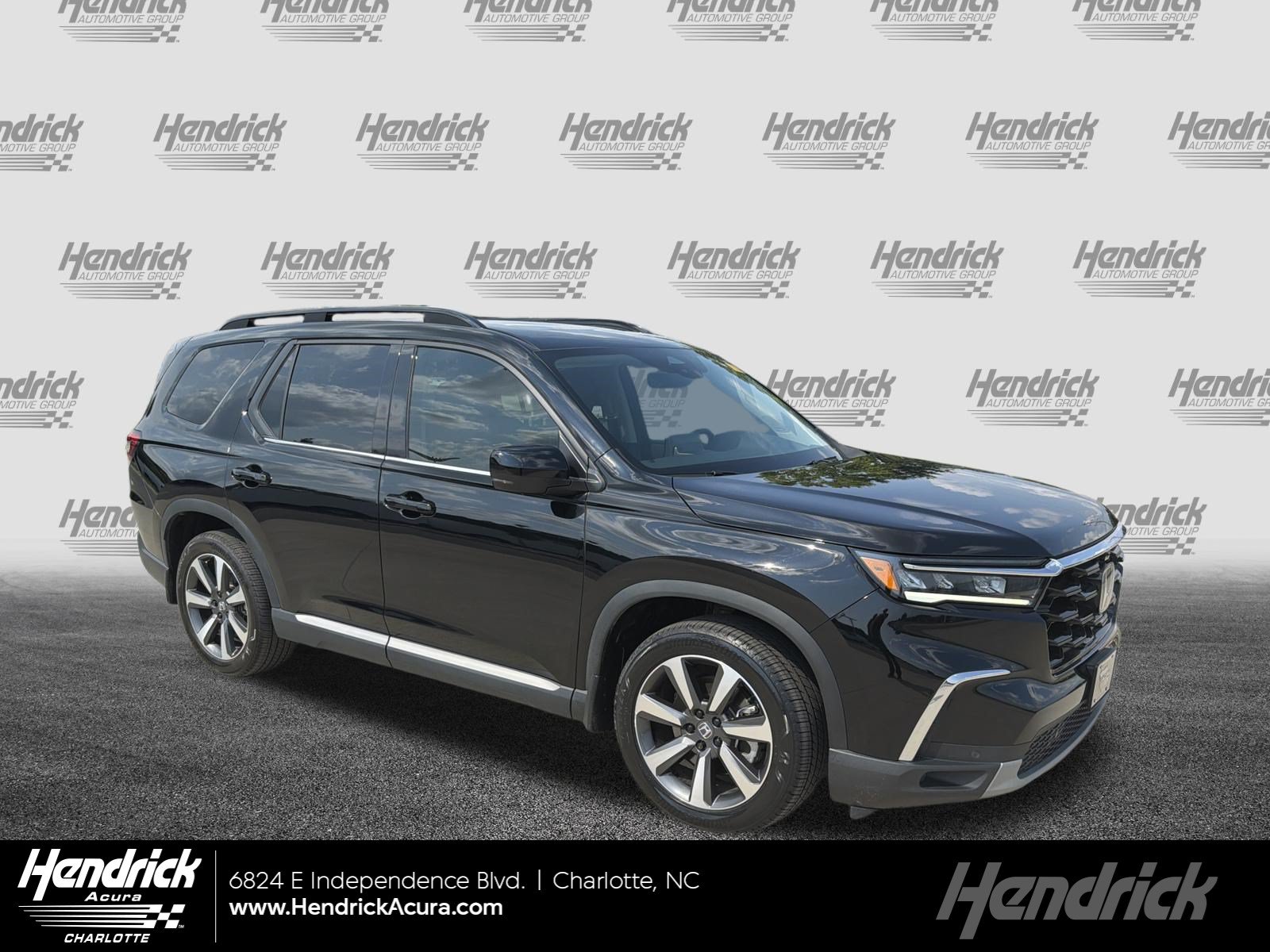 Used 2025 Honda Pilot Elite image 1