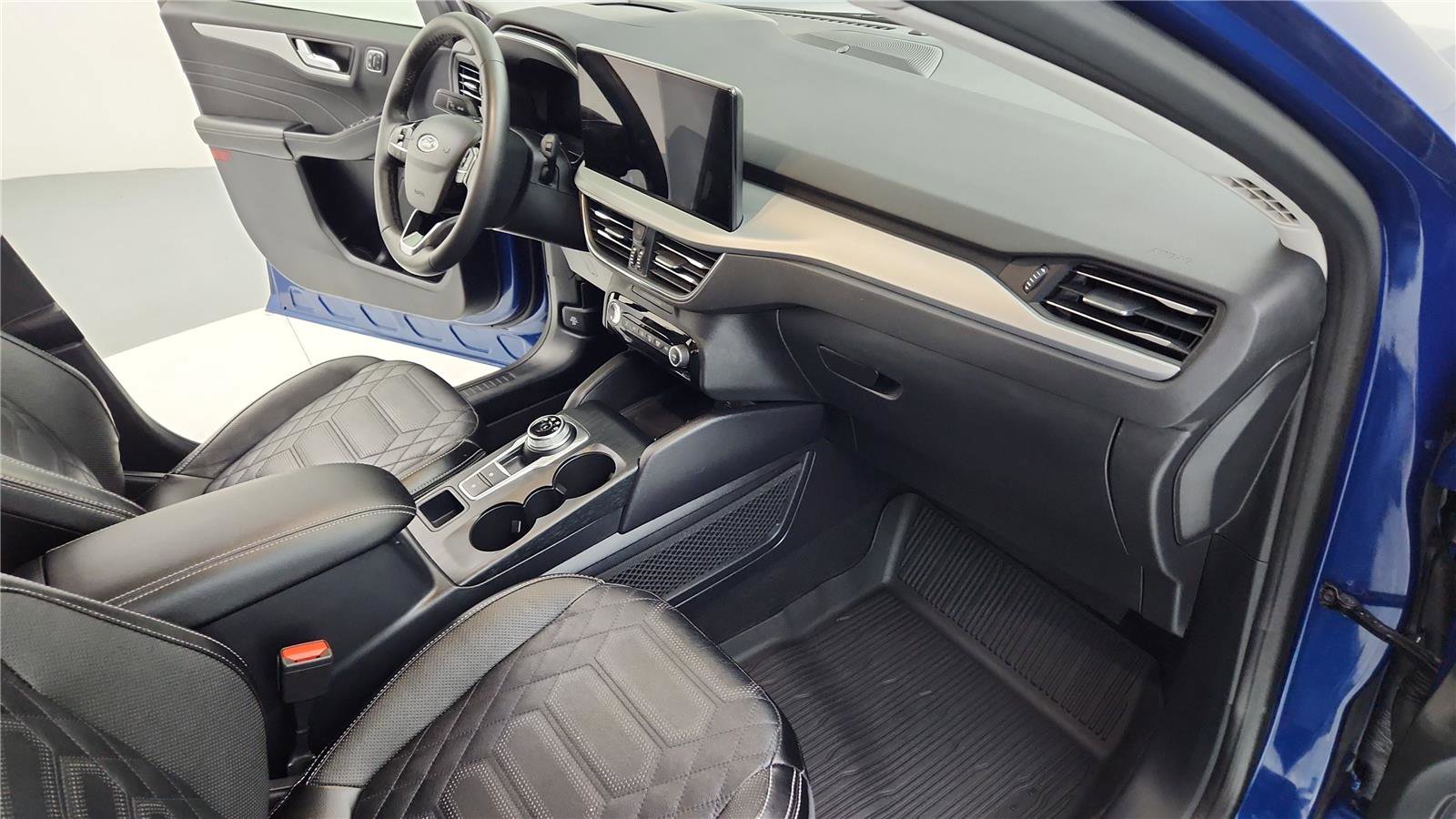 Used 2023 Ford Escape Platinum w/ Premium Technology Package image 30