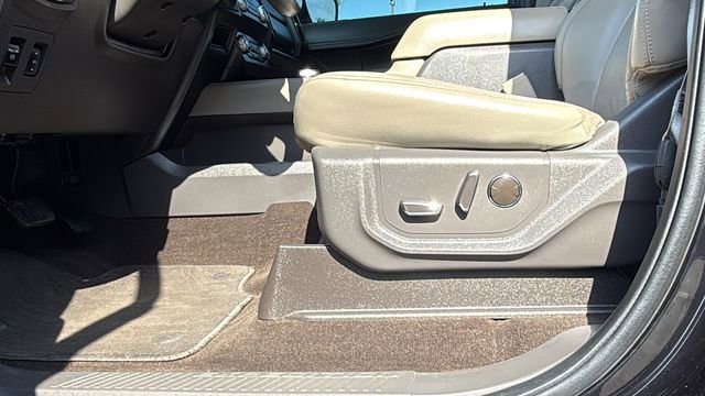 Used 2020 Ford Expedition Max Limited image 13