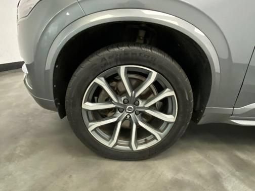 Used 2017 Volvo XC90 T6 Momentum w/ Vision Package AWD/4WD image 19