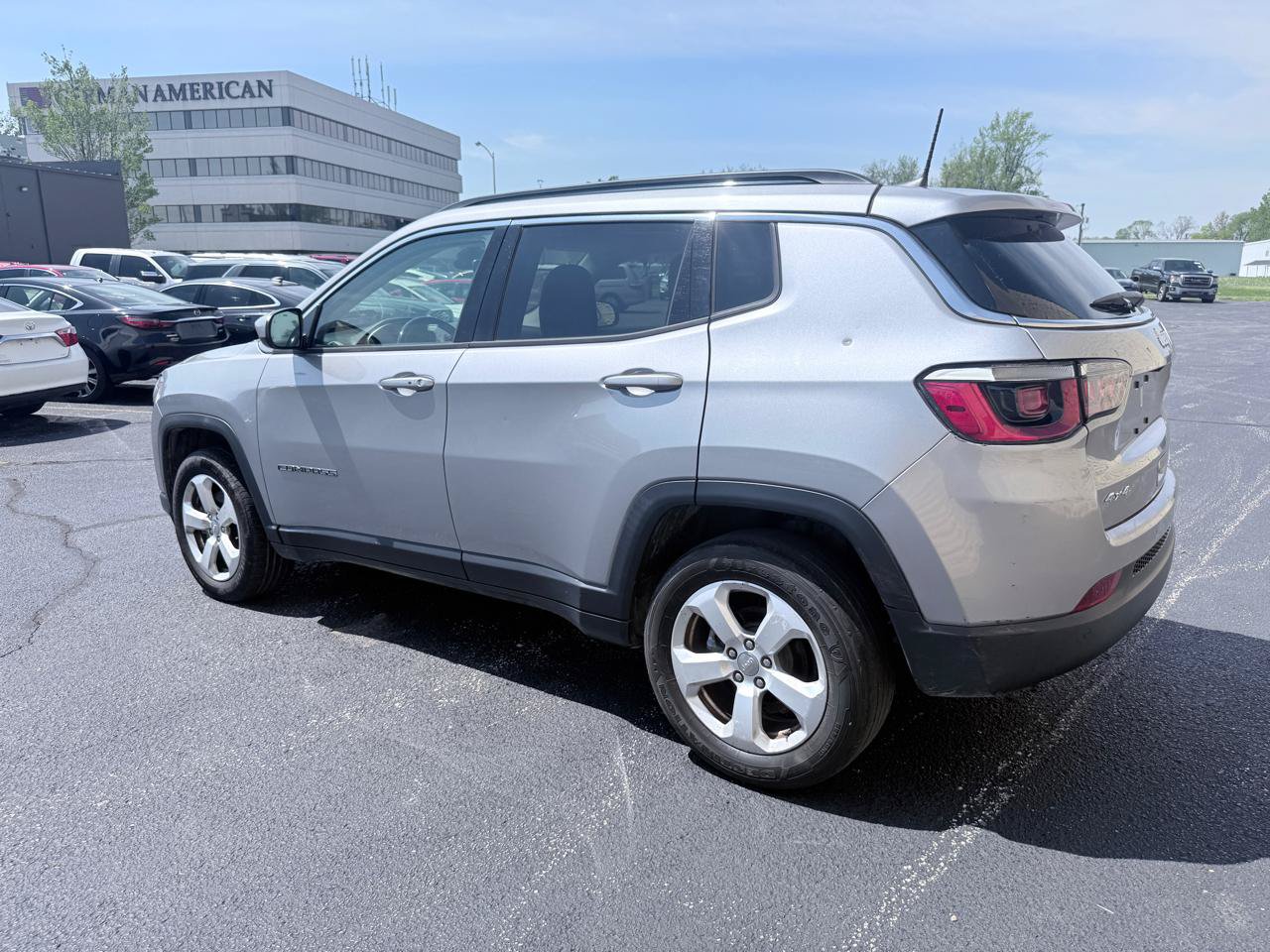 Used 2018 Jeep Compass Latitude w/ Popular Equipment Group AWD/4WD image 3